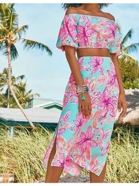 NWT Lilly Pulitzer Esmeray Set, surf blue and bonita blooms.